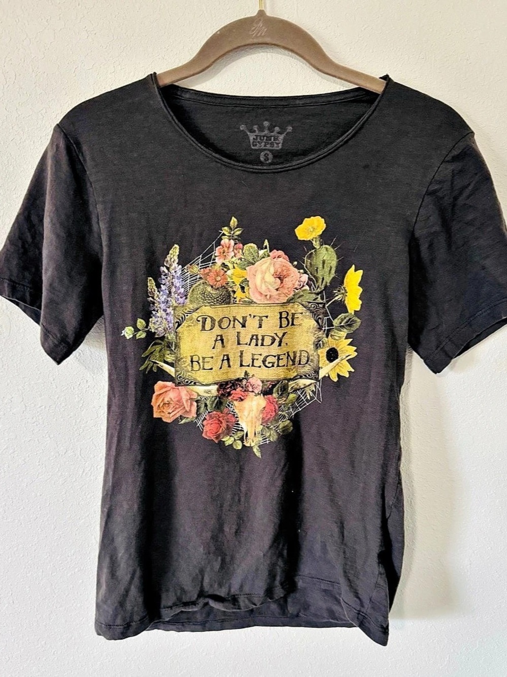 Junk Gypsy Road Trip Graphic Short Sleeve Tee in Black Size Small